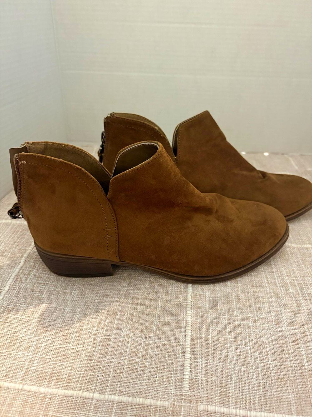 JC Women’s Brown Suede Ankle Boots Round Toe Block Heel Zip Closure 8.5